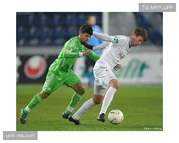 图卢兹防线稳固展现韧性,球队迎战强敌信心倍增 图卢兹防线稳固展现韧性,球队迎战强敌信心倍增